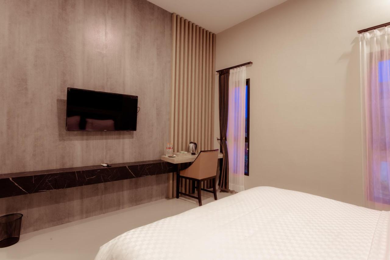 Giri Palma Hotel Malang Exteriör bild