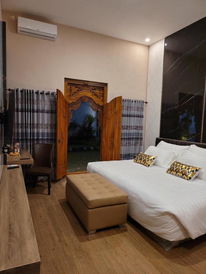 Giri Palma Hotel Malang Exteriör bild